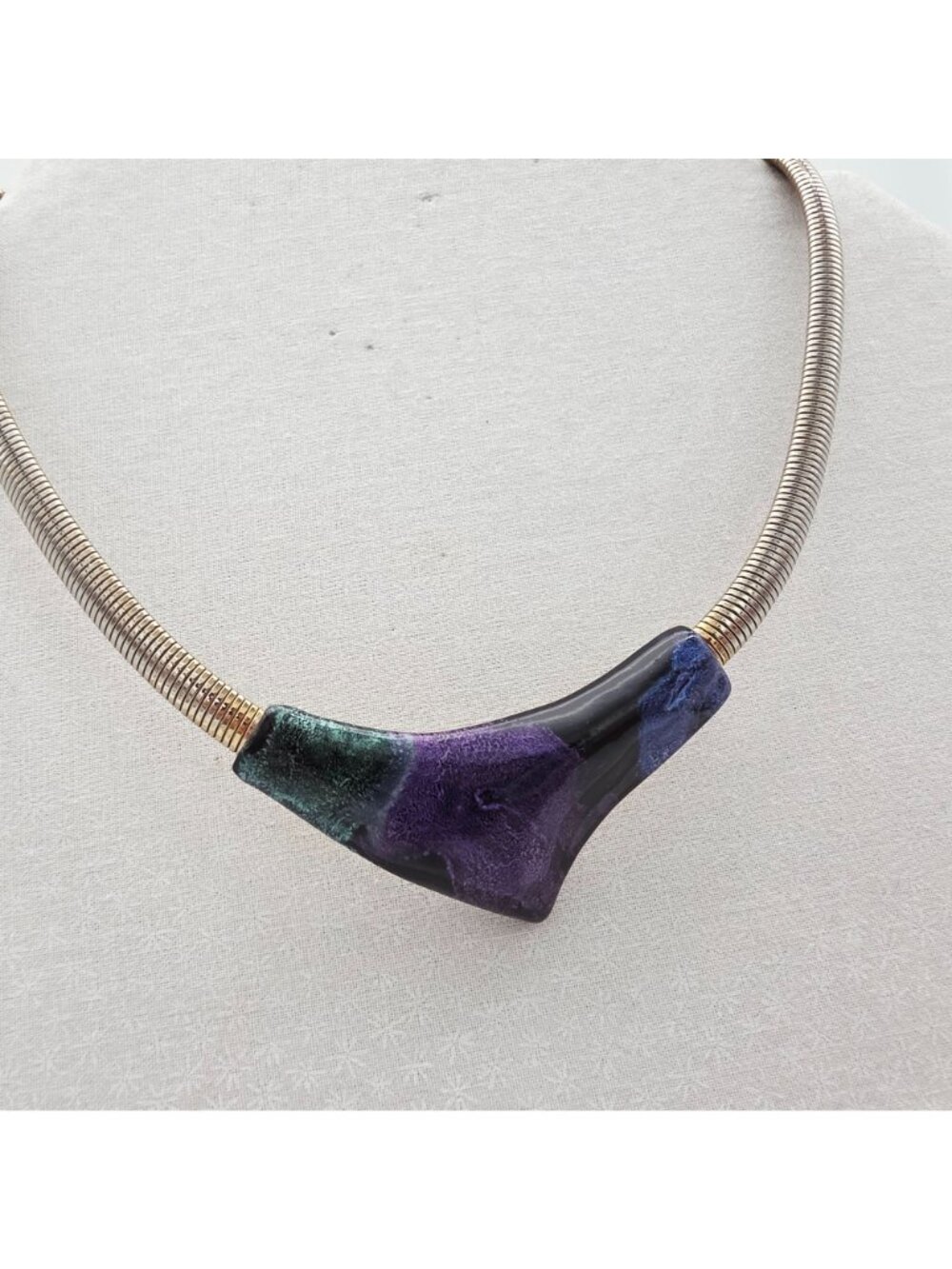 1980s Gold-Tone Necklace With Abstract Multicolor Enamel Pendant Cobra Design - Picture 3 of 6